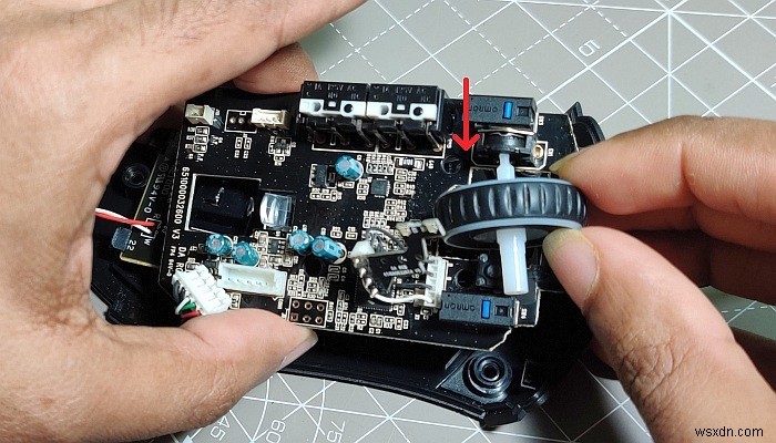 故障したゲーミングマウスのマイクロスイッチ交換ガイド|はんだ付けの手順を画像付きで徹底解説