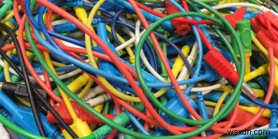 ケーブルを長持ちさせるお手入れ方法|正しい巻き方と保管術