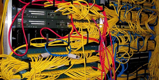 ケーブルを長持ちさせるお手入れ方法|正しい巻き方と保管術