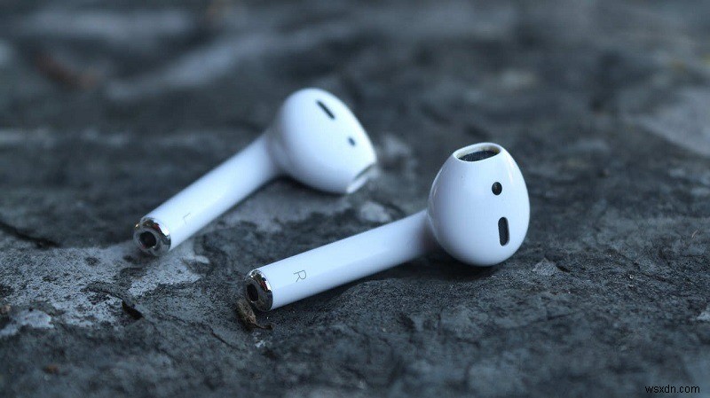 ワイヤレスイヤホンと完全ワイヤレスイヤホンの違いとは?購入前に知りたいメリット・デメリット