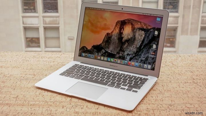 バッテリー駆動時間が長いノートPCおすすめTOP5|最大17時間動作する機種を紹介