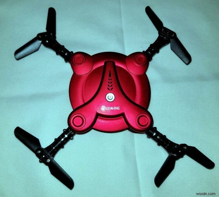 カメラ搭載のEachine E55 ミニナノクアッドコプター徹底レビュー – 手のひらサイズドローンの実力とは