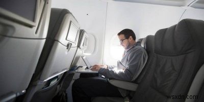 機内でノートPCが使えないときも安心!フライト中の生産性を保つ4つの方法