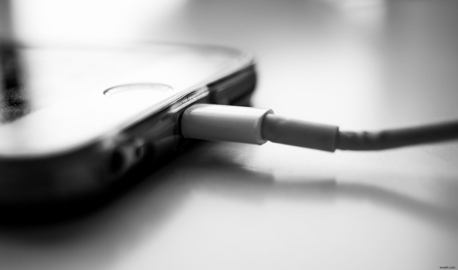 iPhone 8/8 Plus・iPhone Xの充電できない問題を解決する方法【ライトニングポートの掃除手順】