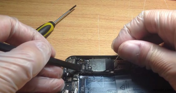 水没したiPhone 5の修理方法|必要な工具と分解・洗浄の手順を解説