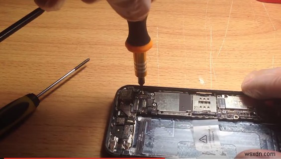 水没したiPhone 5の修理方法｜必要な工具と分解・洗浄の手順を解説