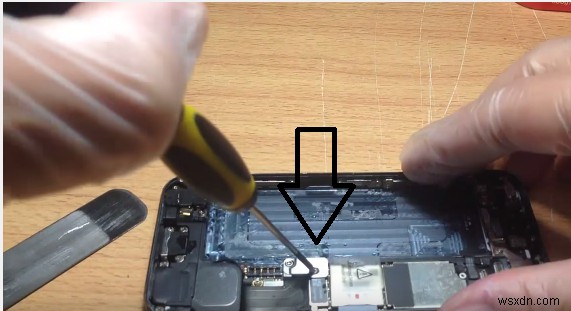 水没したiPhone 5の修理方法|必要な工具と分解・洗浄の手順を解説