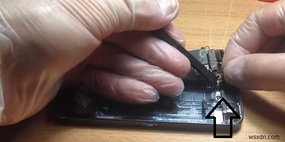 水没したiPhone 5の修理方法|必要な工具と分解・洗浄の手順を解説