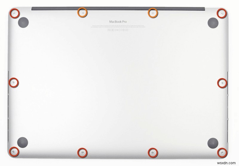 MacBook Proの緩んだヒンジを締める方法|自分で修理する手順と注意点