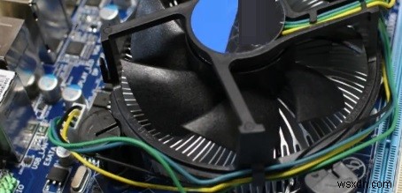 【解決済み】パソコンの電源がオンとオフを繰り返すときの原因と対処法まとめ