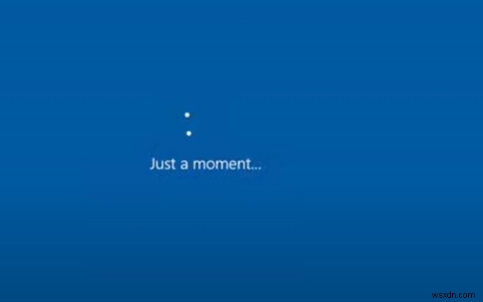 Windows 10が「しばらくお待ちください」画面で固まる原因と対処法