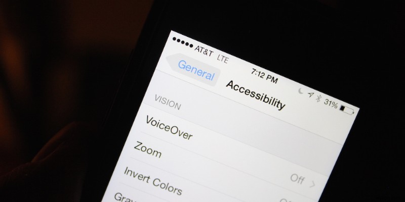 iOS 30日間のヒント:テキストだけのボタンにアウトラインを追加して見分けやすくする方法