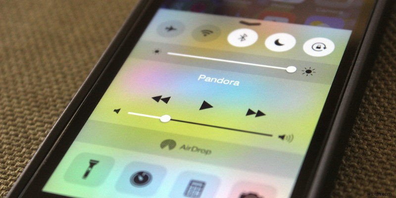 iOS 30日間のヒント:アプリ内とロック画面でコントロールセンターを無効にする方法