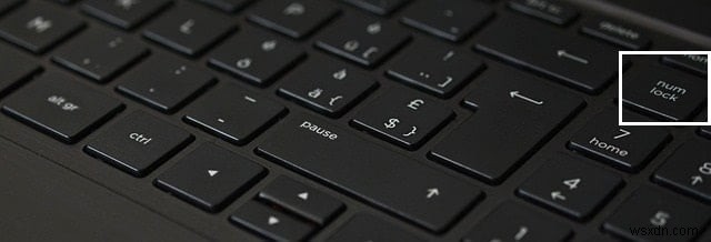 キーボードで文字の代わりに数字が入力される問題を解決する方法