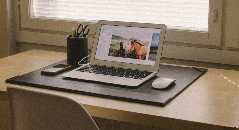 Windows 10で壁紙のスライドショーを有効にする方法【初心者向け完全ガイド】