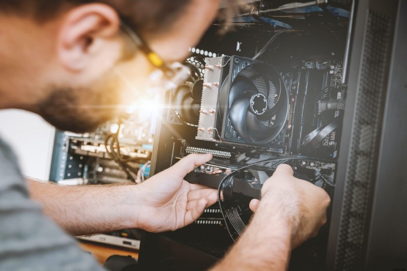 【保存版】PCの電源は入るのに画面が映らない!原因と9つの直し方を徹底解説
