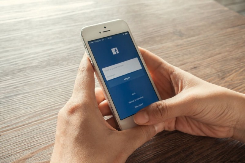 【初心者向け】Facebookプロフィールに音楽を追加する方法|曲のピン留め・ストーリー設定も解説