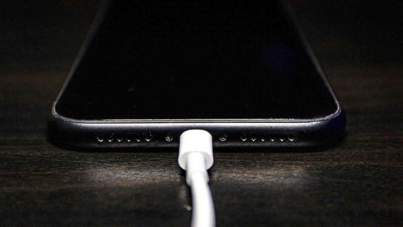 iPhoneの充電ポートが緩む8つの原因と直し方を徹底解説