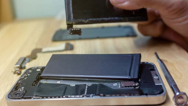 iPhoneの充電ポートが緩む8つの原因と直し方を徹底解説