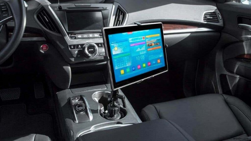 車で使えるおすすめiPadホルダー10選|取り付け場所別の選び方も解説