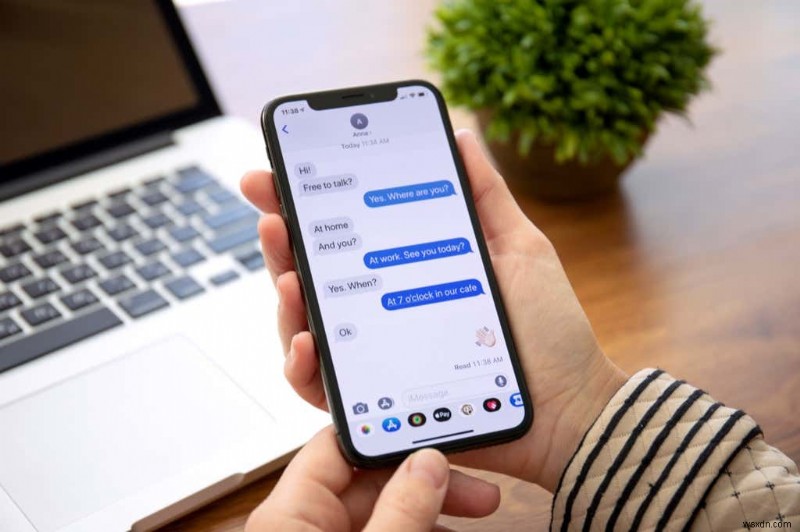 iPhoneでグループチャットにカスタム名を付ける方法|iMessage・Messengerの設定手順を解説