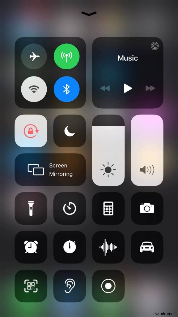 iOS 13でダークモードを有効にする方法｜設定・コントロールセンター・Siriでの切り替え手順