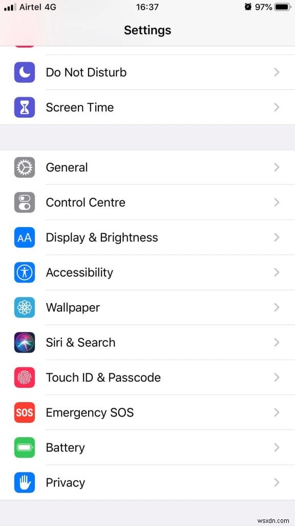 iOS 13でダークモードを有効にする方法｜設定・コントロールセンター・Siriでの切り替え手順