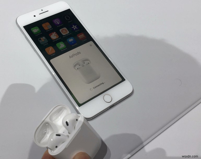 Google Pixel Buds vs Apple AirPods徹底比較——勝つのはどっち?