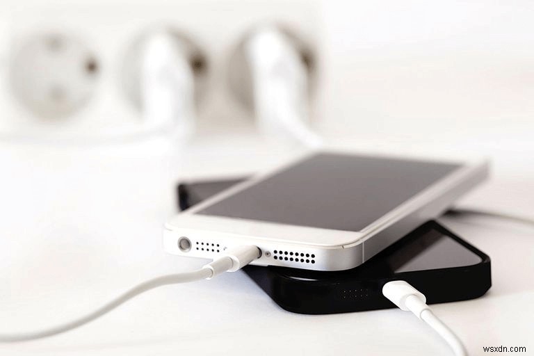 外出先でスマホを高速充電する5つのコツ!今すぐ使える時短テクニック