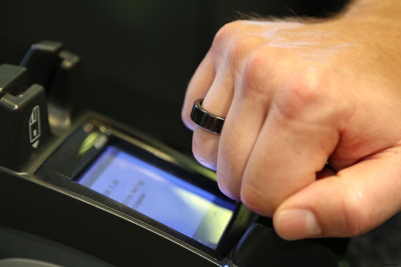 スマートリングは次世代ウェアラブルの主役になれるか?スマートウォッチとの徹底比較