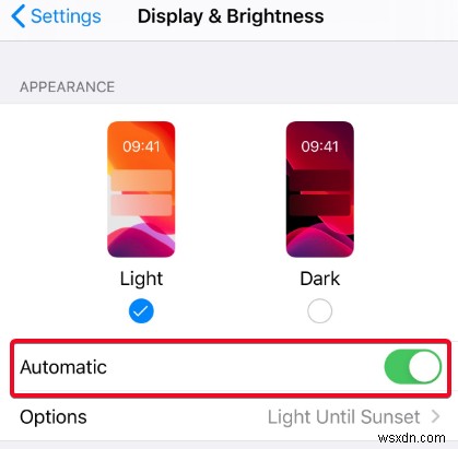 暗闇でiPhoneを使うと目が疲れる?目の負担を軽減する4つの便利な設定テクニック