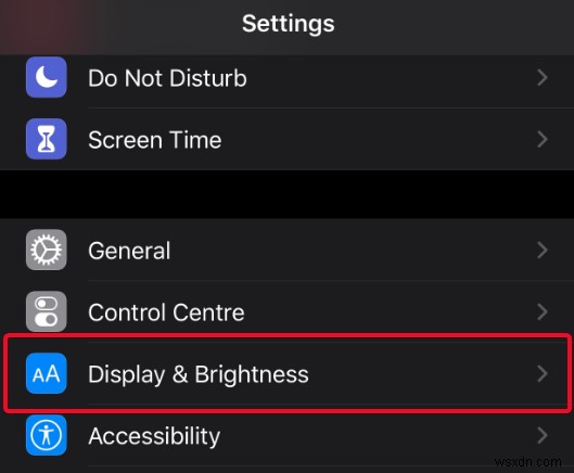 暗闇でiPhoneを使うと目が疲れる?目の負担を軽減する4つの便利な設定テクニック
