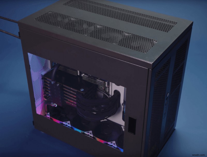 10万ドルの超巨大PCが登場!Linus Tech Tipsが1年がかりで作り上げた驚異の6in1ワークステーション