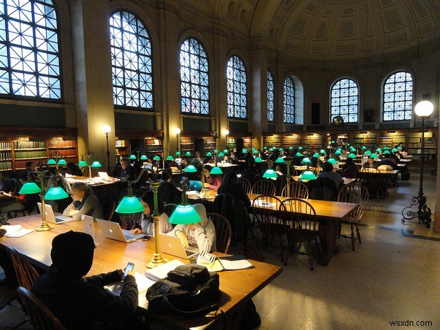 図書館のデジタル化と無料読書プラットフォーム――紙の本と電子書籍、その未来はどちらへ