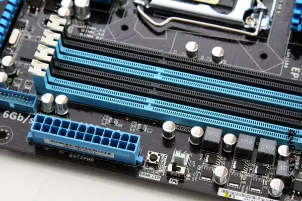 マザーボードの各パーツと役割を徹底解説!初心者にもわかる基礎知識