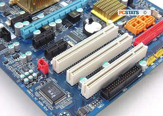 マザーボードの各パーツと役割を徹底解説!初心者にもわかる基礎知識