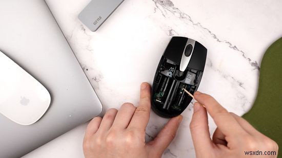 ゲーミングマウスの正しい掃除方法|初心者でもできるクリーニング術とメンテナンスのコツ