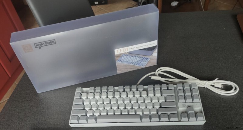 WhatGeek x 3inuS Kebohub EE01 メカニカルキーボード徹底レビュー – デザイン・機能・パフォーマンスを検証