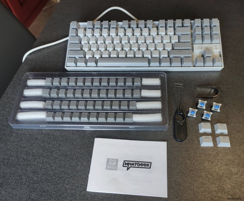 WhatGeek x 3inuS Kebohub EE01 メカニカルキーボード徹底レビュー – デザイン・機能・パフォーマンスを検証