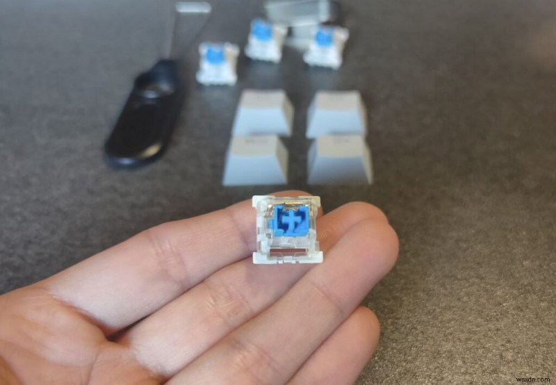 WhatGeek x 3inuS Kebohub EE01 メカニカルキーボード徹底レビュー – デザイン・機能・パフォーマンスを検証