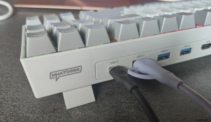 WhatGeek x 3inuS Kebohub EE01 メカニカルキーボード徹底レビュー – デザイン・機能・パフォーマンスを検証