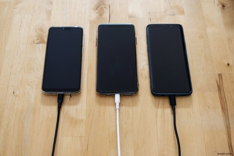 LightningとUSB-Cの違いとは?スペック比較とそれぞれの強みを徹底解説