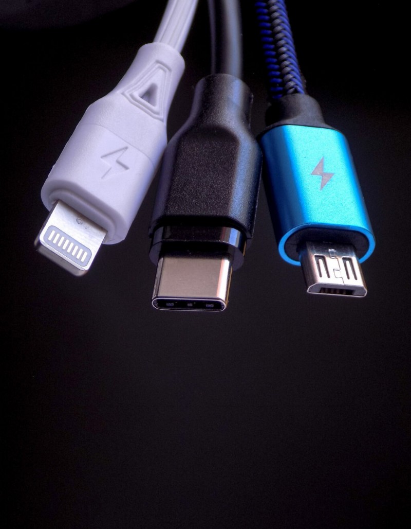 LightningとUSB-Cの違いとは?スペック比較とそれぞれの強みを徹底解説