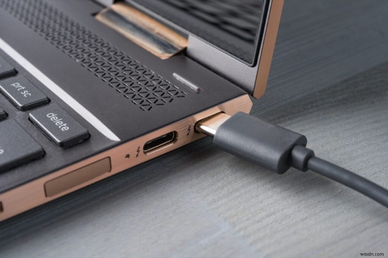 ノートPC用ドッキングステーション徹底解説|メリット・機能・選び方とワークスペースの変革