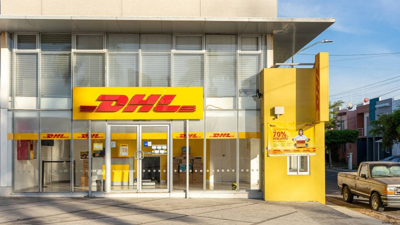DHLを装ったフィッシング詐欺に注意:パスワードを盗む偽リンクの見分け方
