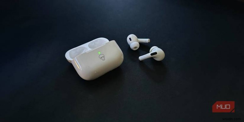 AirPodsのオレンジ色のライトは何を意味する?ステータスインジケーターの色と対処法を徹底解説