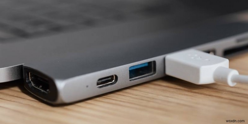 MacBookの画面が真っ黒になる7つの対処法|修理に出す前に試したい解決策