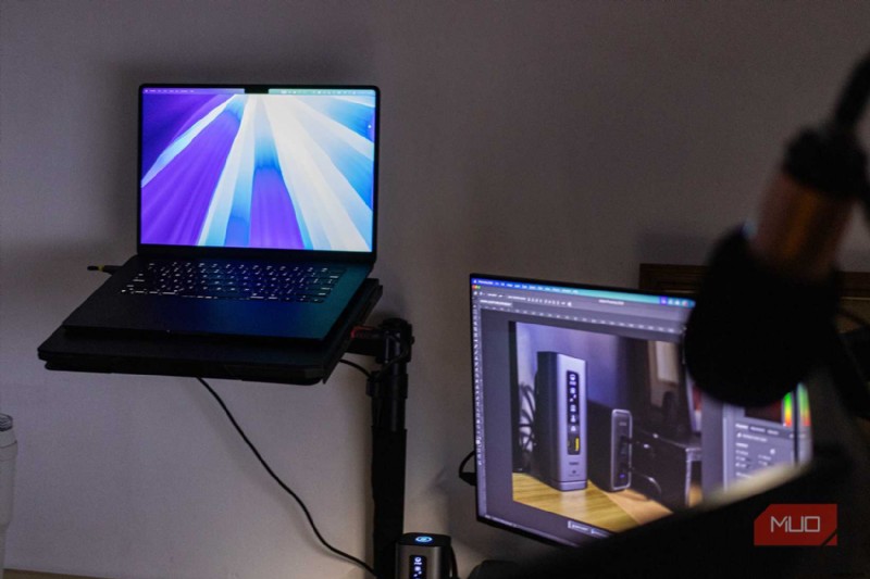MacBook Airで外部モニターを複数台使う方法：DisplayLinkドックによるマルチディスプレイ環境の作り方