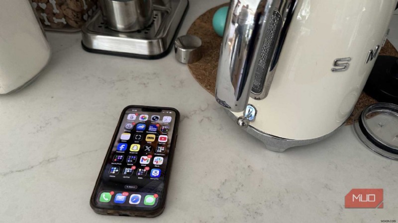 キッチンにスマホを置くのをやめた理由|知らないとバッテリーが劣化するかも