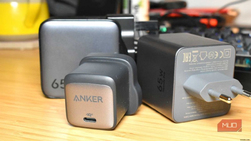 カフェでリモートワークを快適に!生産性を最大化する必須USB-Cアクセサリ5選
